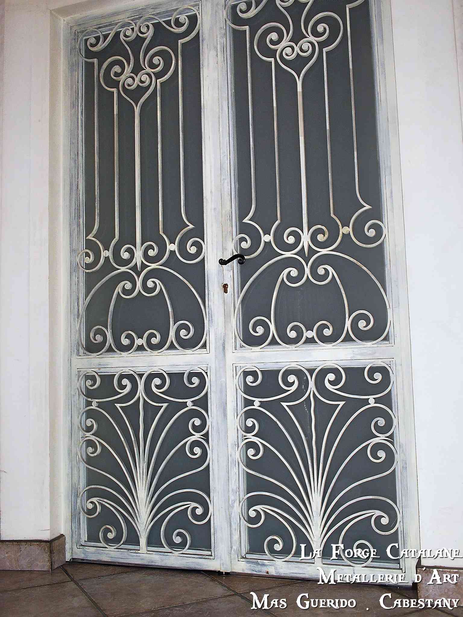 Porte volute 2 vantaux ouvragee forge catalane.jpg